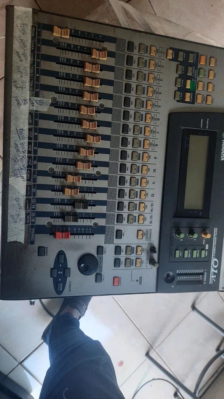 Mesa de som Yamaha 01V