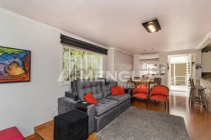 Aluga-se Casa com 3 Quartos no Bairro Petrópolis com 180m² por R$ 5.200,00.