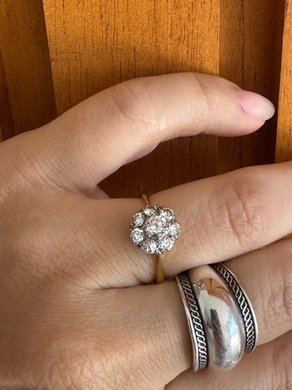 Anel de Diamantes Vintage - Elegância Atemporal