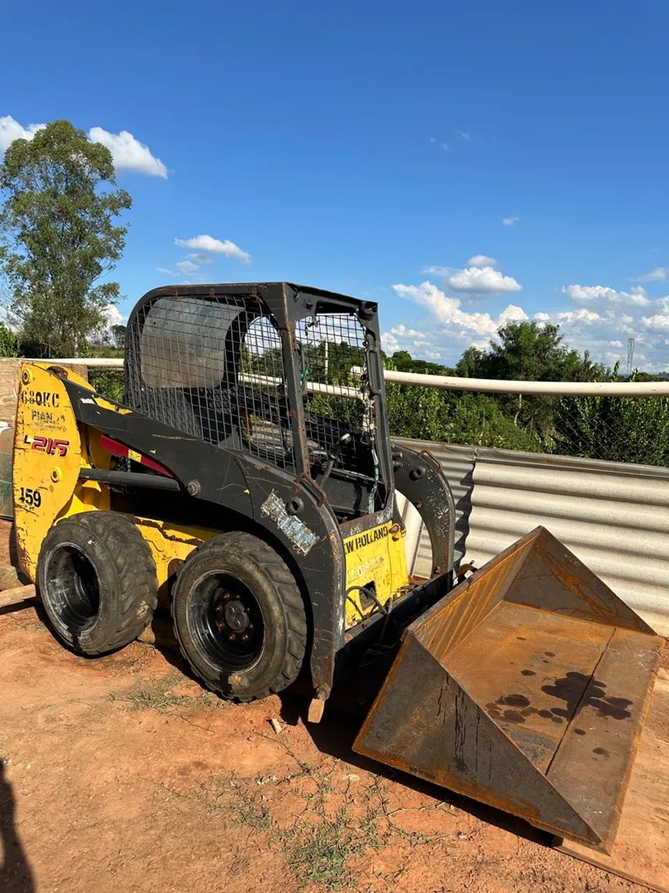 Minicarregadeira New Holland L215 Ano 2011