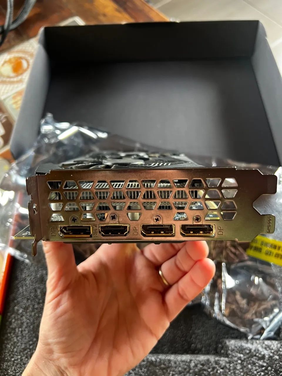 GTX 1660 SUPER GIGABYTE  - Foto 2