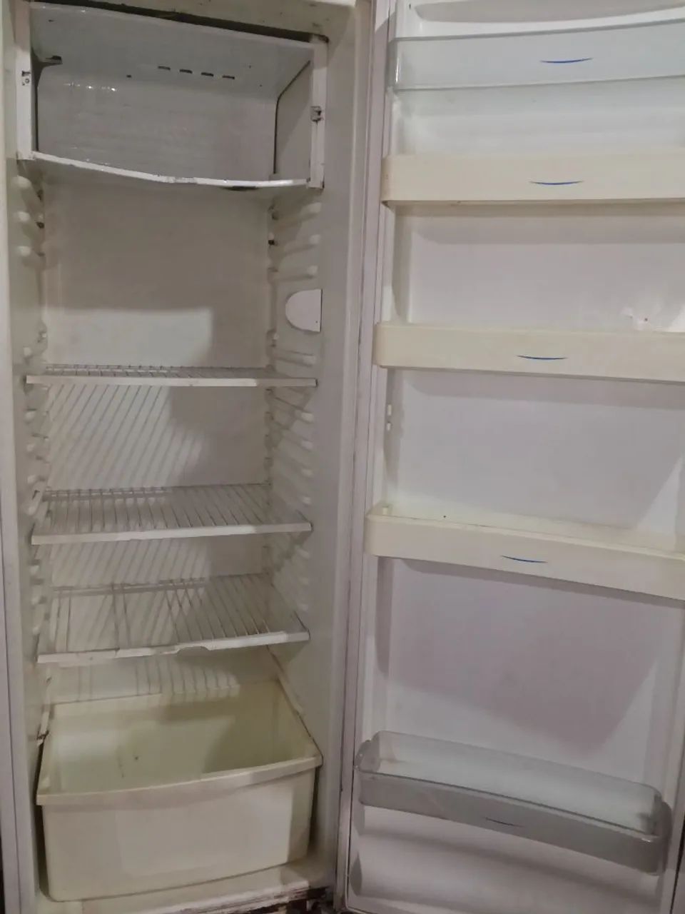VENDE-SE GELADEIRA