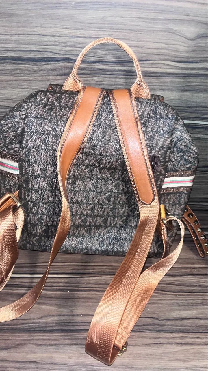 Mochilinha estampada NK Nunca usada  - Foto 2