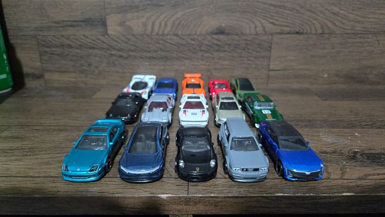 Carrinhos Hot Wheels - Lote com 15 - Ferrari Porsche Toyota Audi
