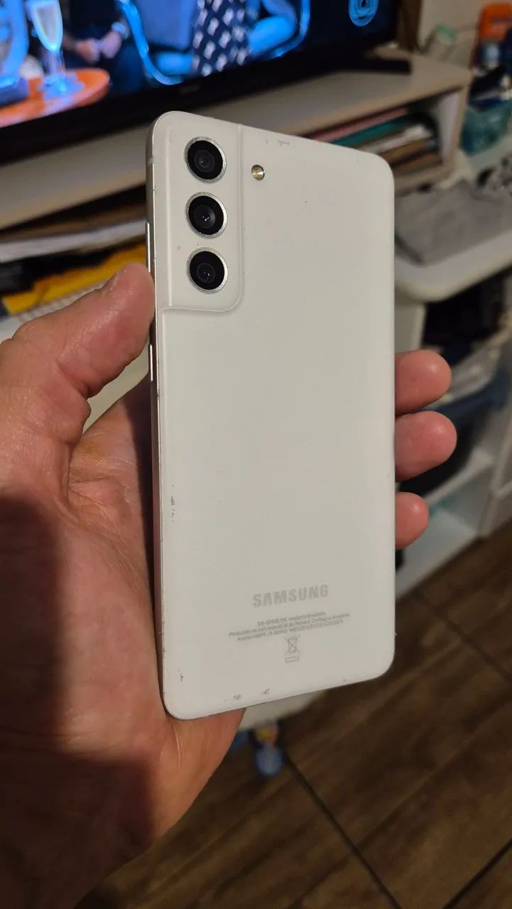 Galaxy S21FE 5G com listras na tela - Foto 5