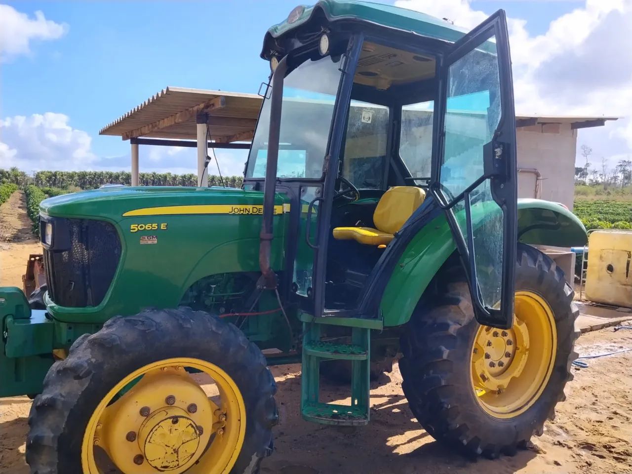 Trator John Deare 65CV Cabinado