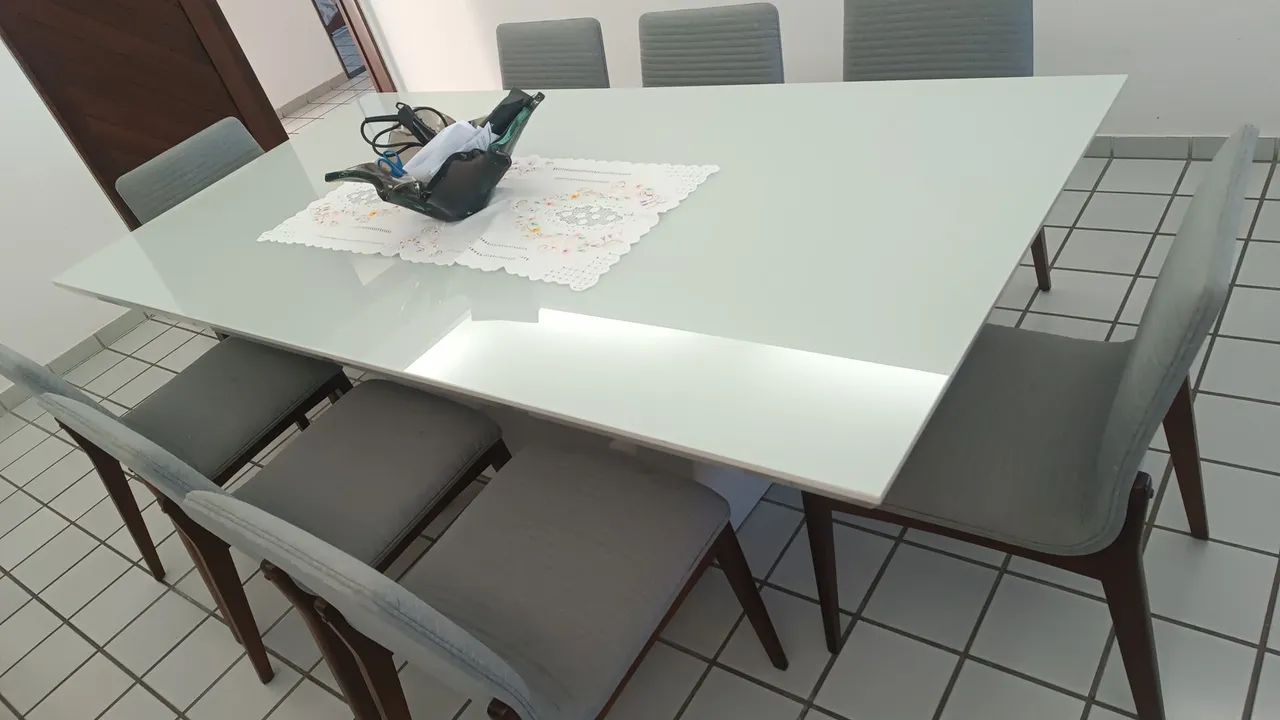 08 cadeiras de sala em madeira USADAS - Foto 3