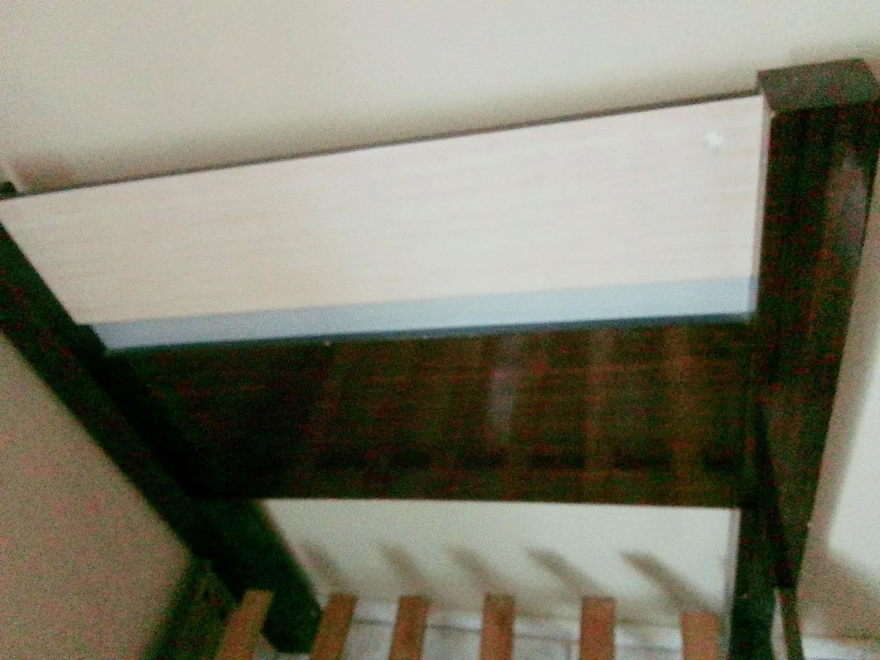 Cama solteiro simples com 2 colchões. - Foto 3