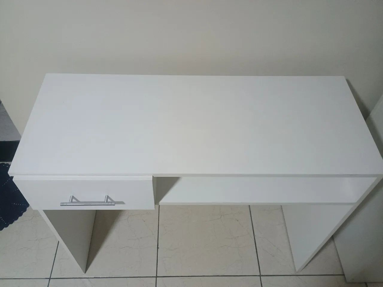 Mesa com gaveta muito uso