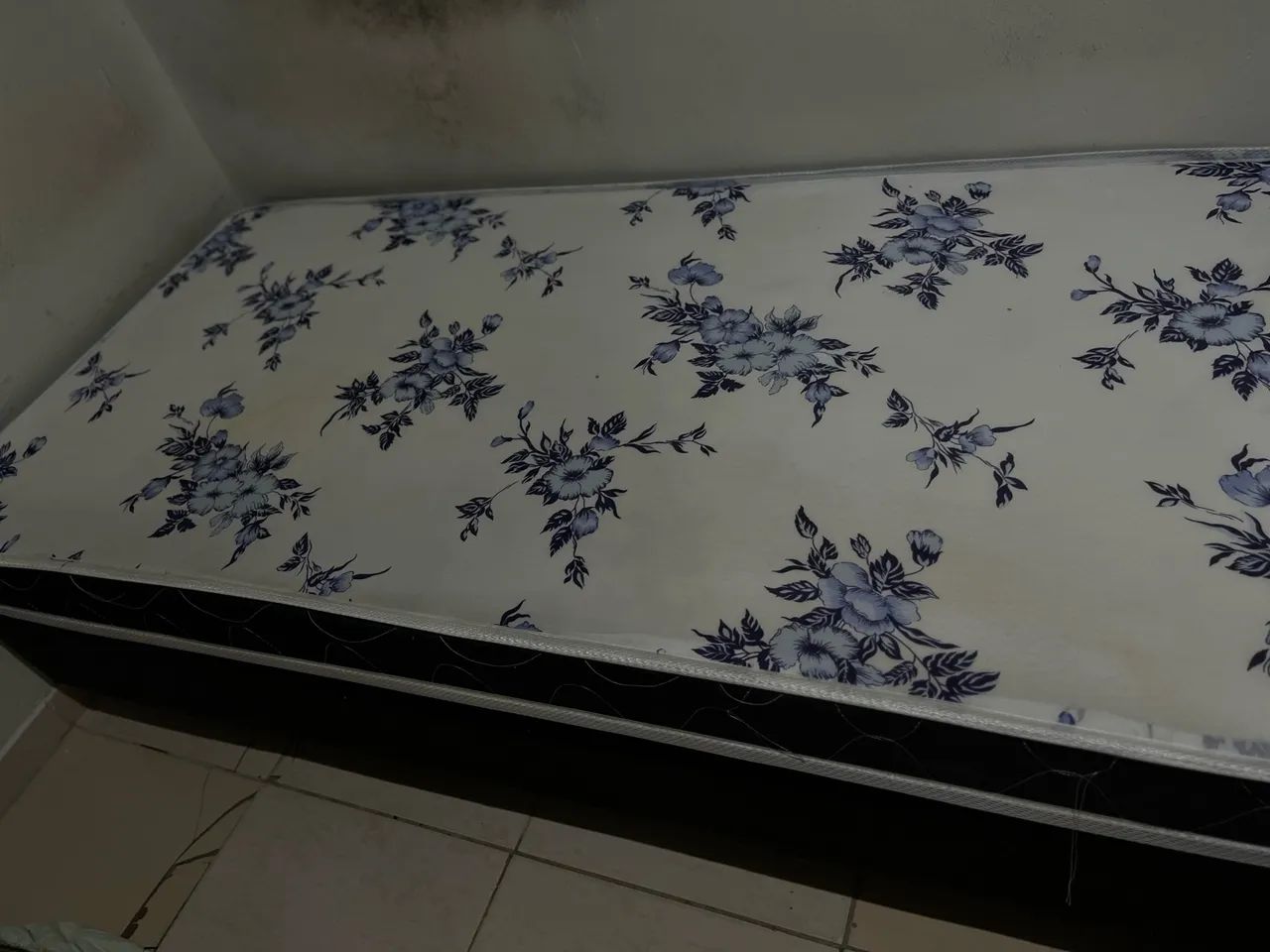 Base da cama seminova 3 meses de uso 