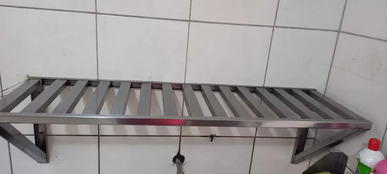 Prateleiras inox lisas ou gradil