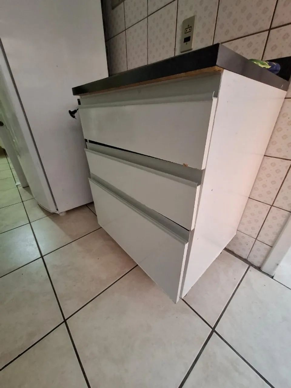 Balcão de apoio com 3 gavetas, branco, em bom estado. - Foto 4