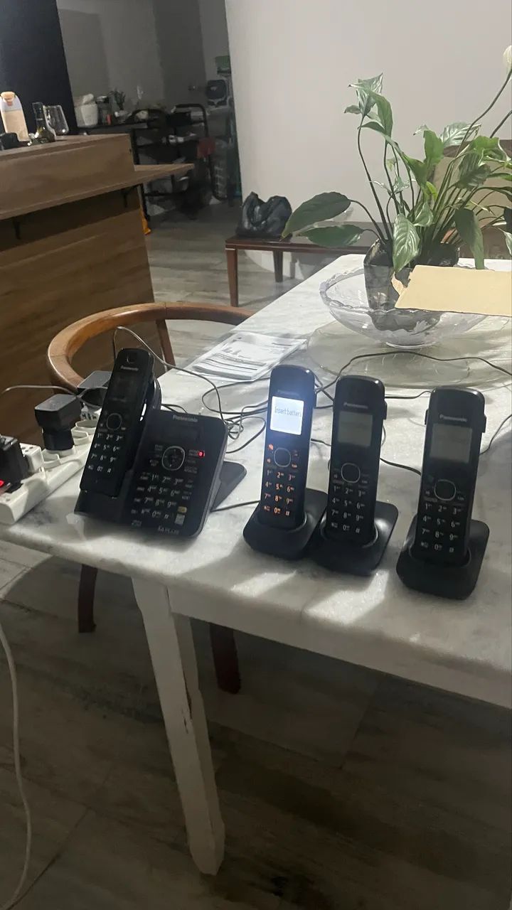 Telefone sem fio Panasonic com 3 ramais e secretaria eletrônica - interfone 