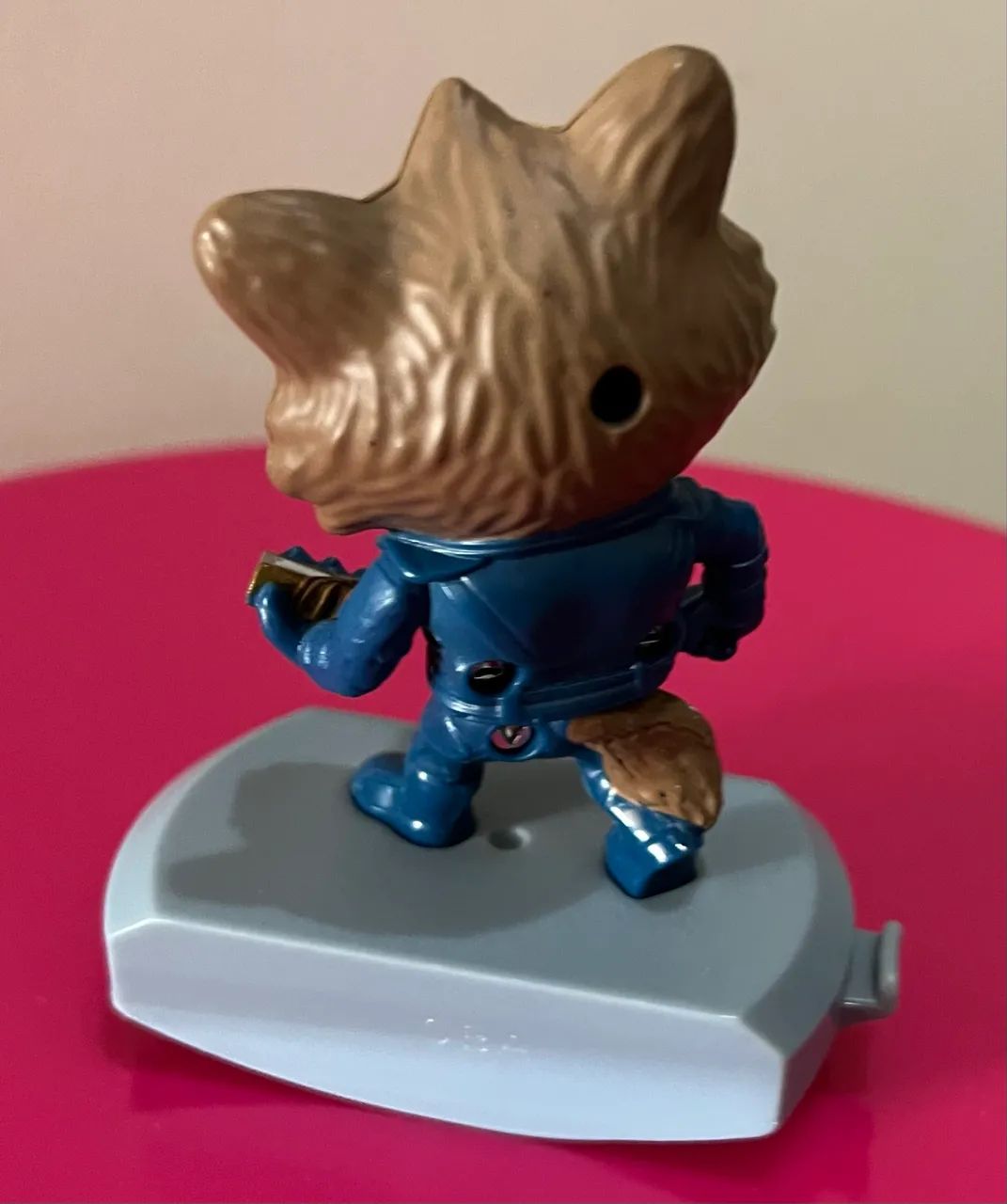 Boneco Rocket Raccoon Guardiões da Galáxia  - Foto 4