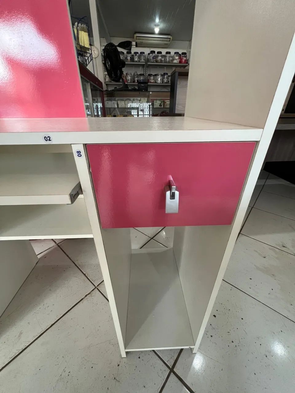 Mesa para PC branca e rosa com gaveta - Foto 3