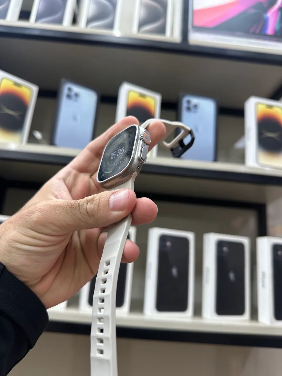 APPLE WATCH ULTRA 1 49MM NATURAL SEMI NOVO PROMOÇÃO  - Foto 2