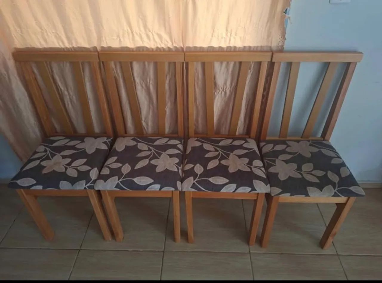 Vende-se mesa com 4 cadeiras  - Foto 4