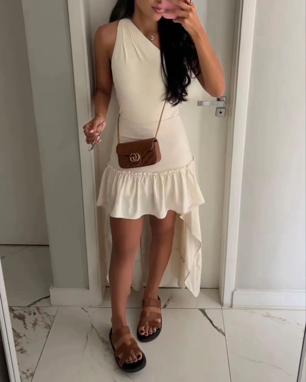 Bolsa Gucci GG Marmont Super Mini em Couro - Marrom - Foto 3