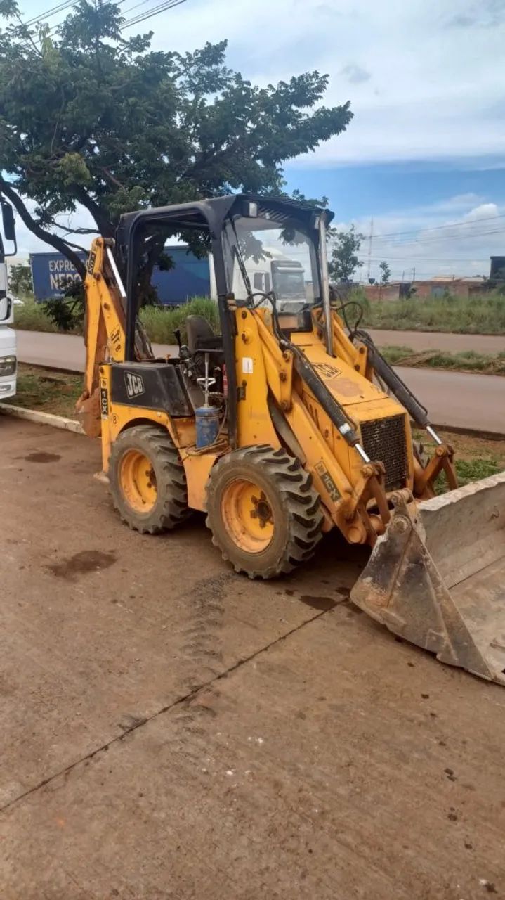 Mini retroescavadeira 