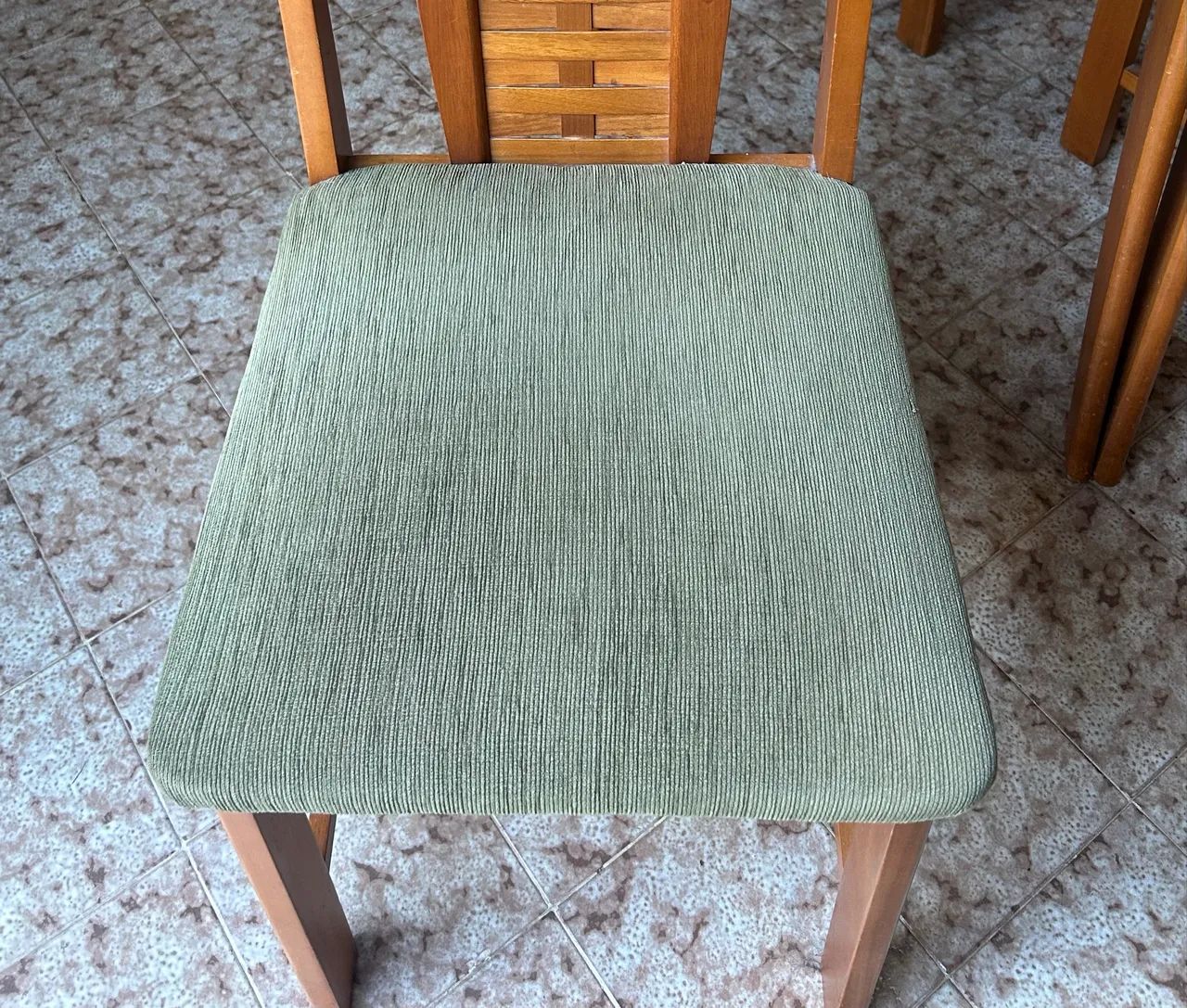 Mesa de Jantar de Madeira com Vidro (1,50m) + 6 Cadeiras - Foto 2
