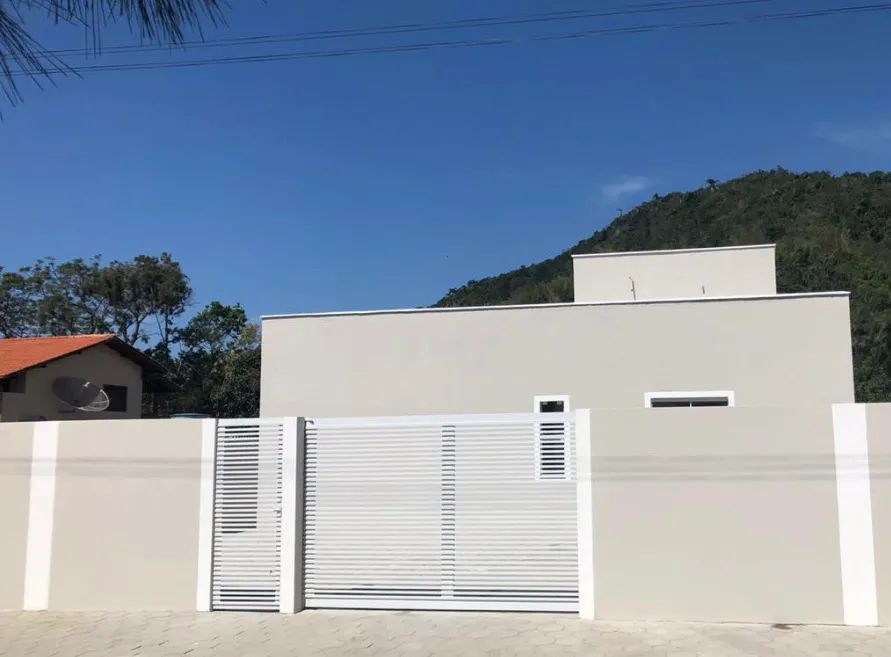Alugo casa com 1 quarto, no Campeche, próx a praia.
