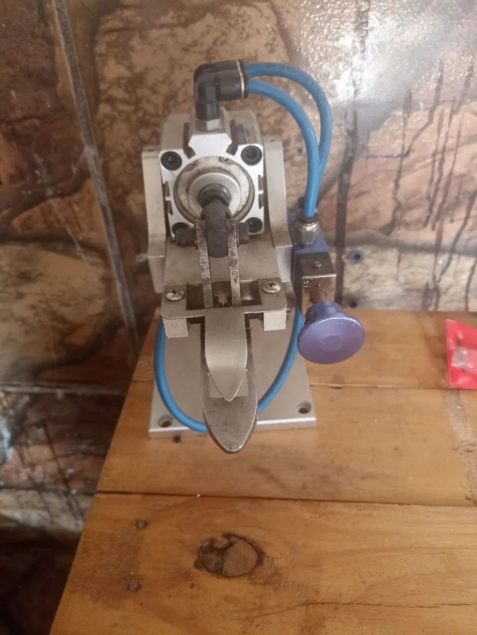 Vende-se máquina cortar passante 