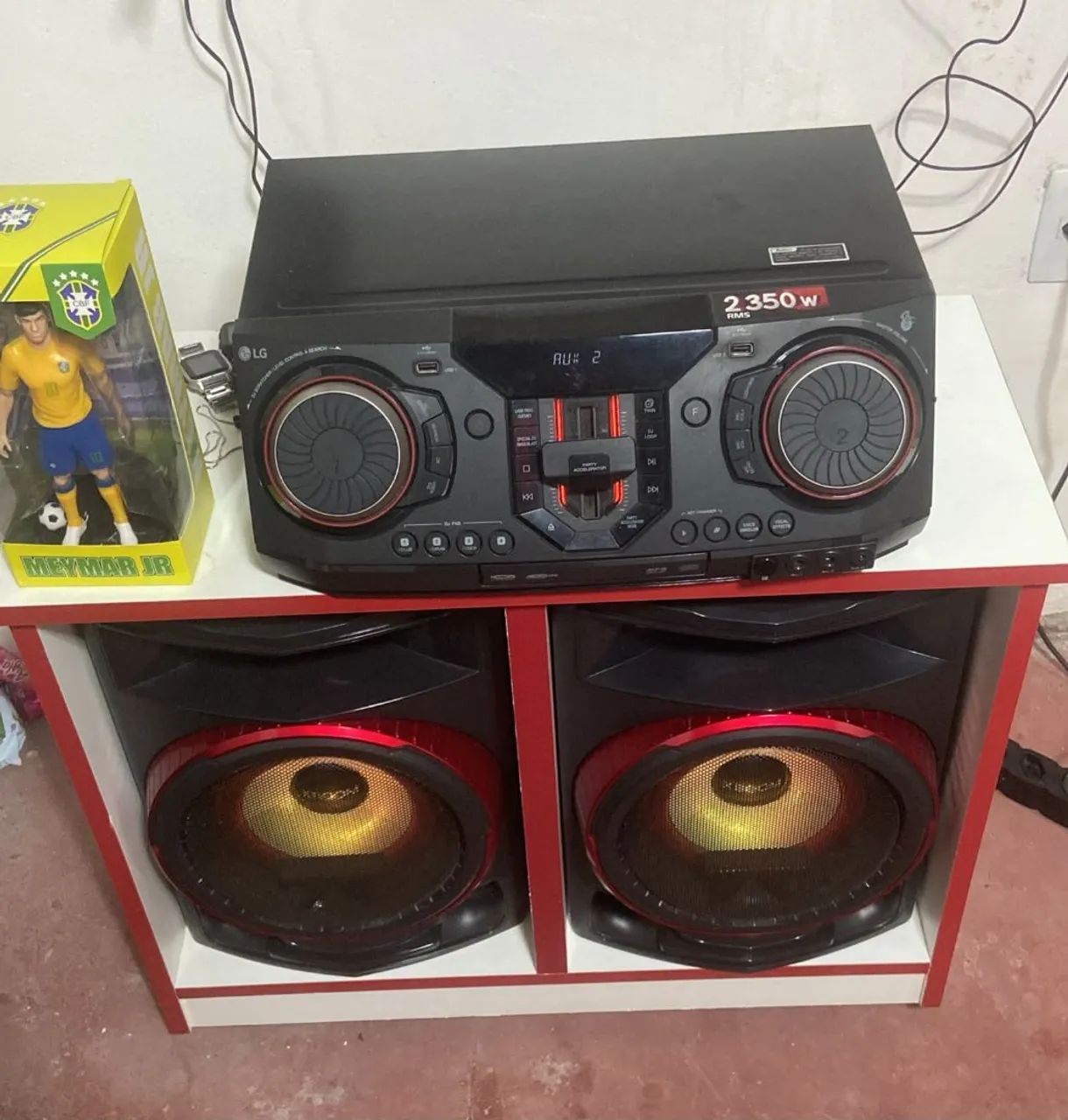 Vendo TV de 43 polegadas, som e raque 