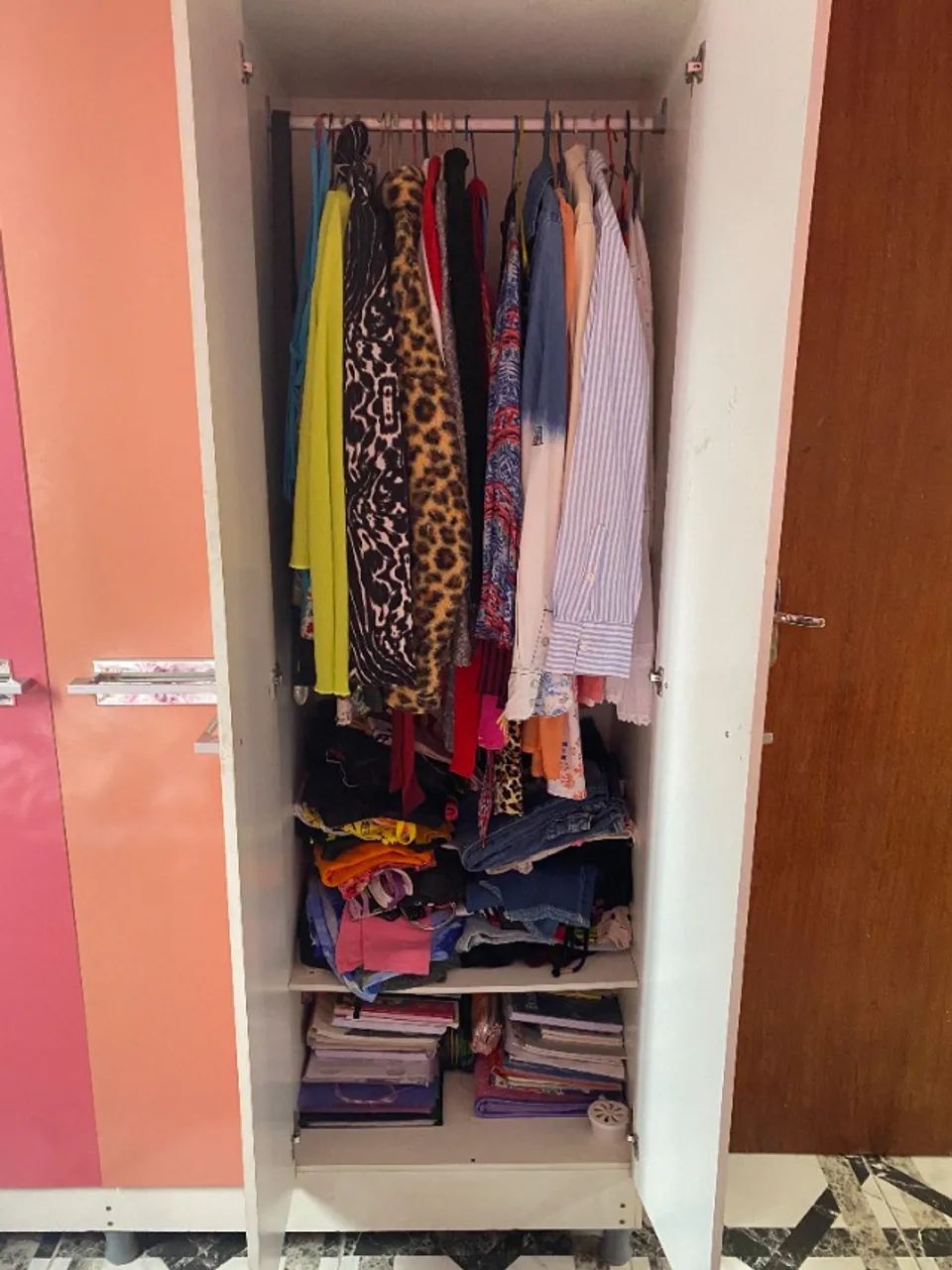 Guarda Roupa rosa 6 portas - Foto 4