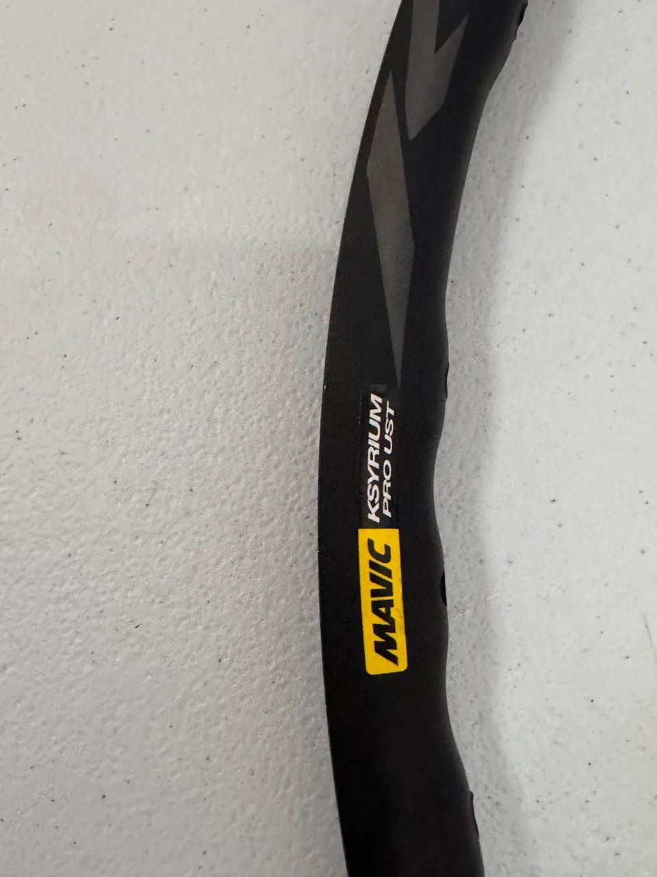 ARO MAVIC KSYRIUM PRO DISC UST TRASEIRO 24 FUROS ZERO  - Foto 2