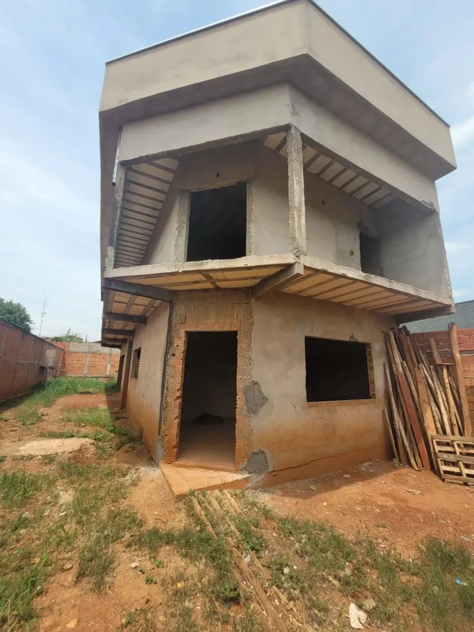 Casa para venda possui 200 metros quadrados com 3 quartos