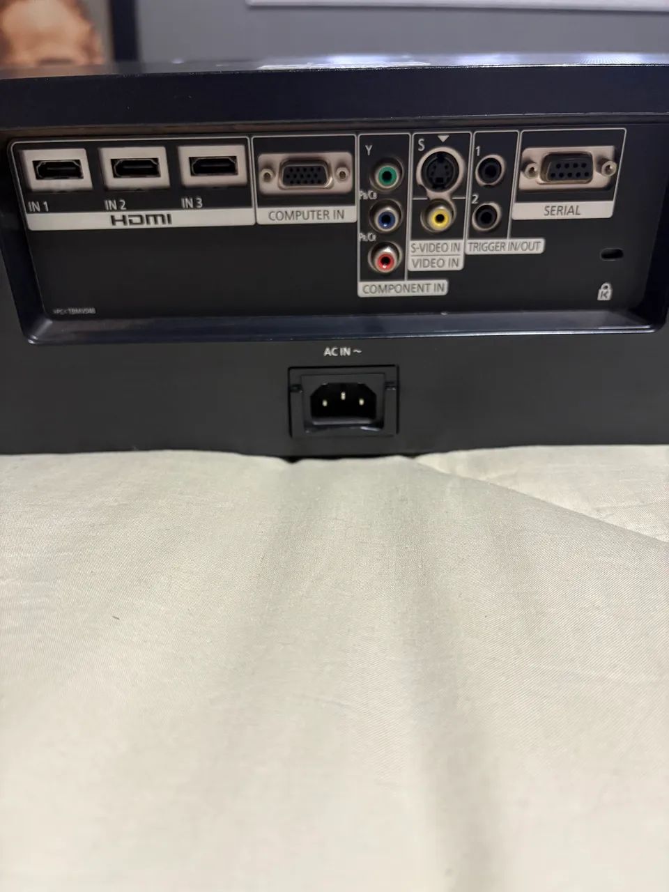 Projetor LCD Panasonic PT AE4000 - Foto 3