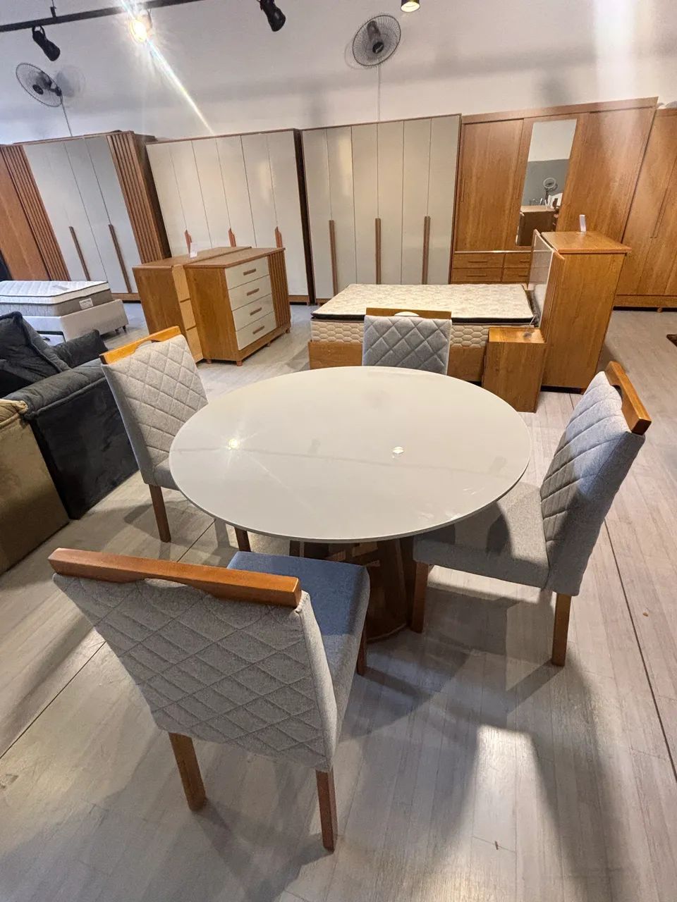 Mesa de jantar 4 lugares 1,20m de diâmetro 