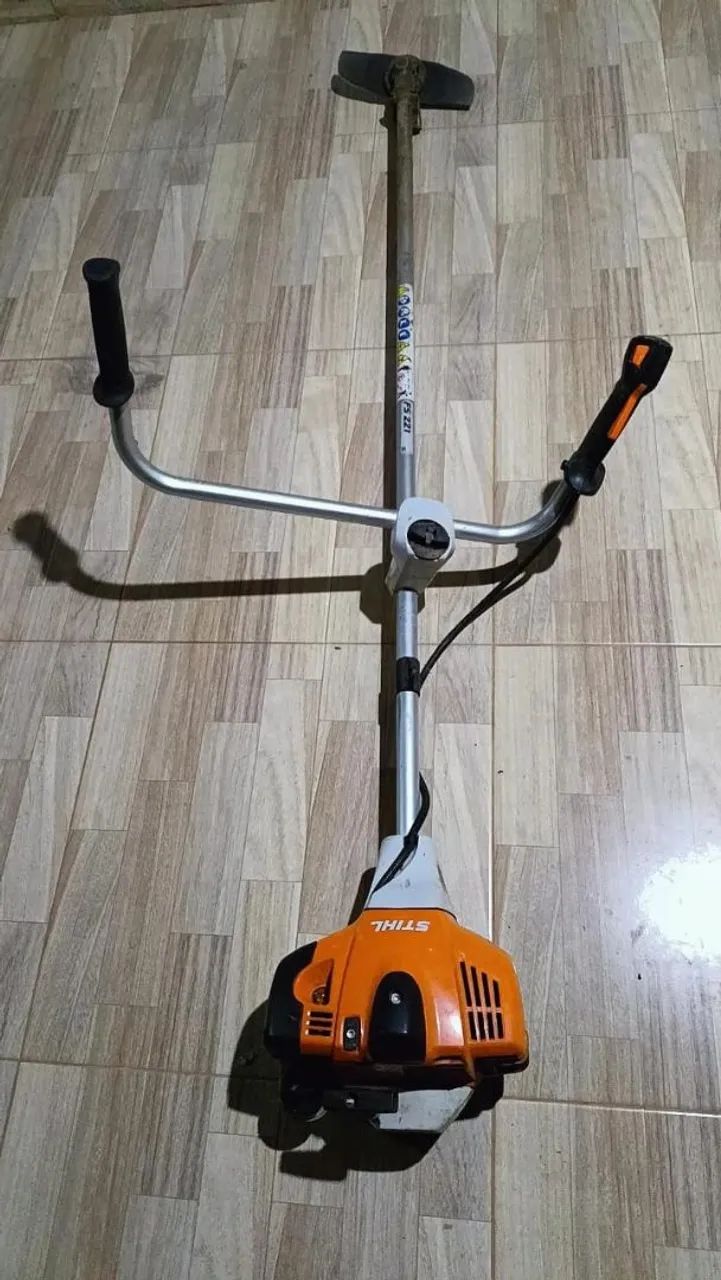 Roçadeira Stihl FS 221