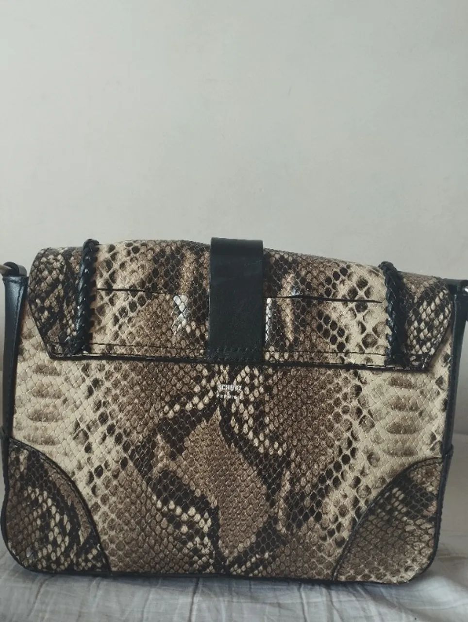 Bolsa Schutz Sofia Média Original Couro Animal Print Python - Foto 4
