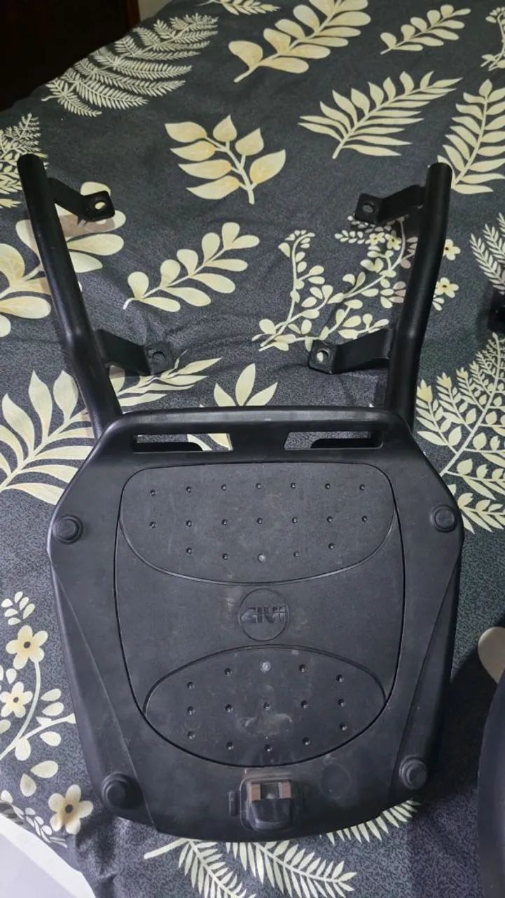 Kit com Baú de 30L + Bagageiro + 2 Capacetes - Foto 2