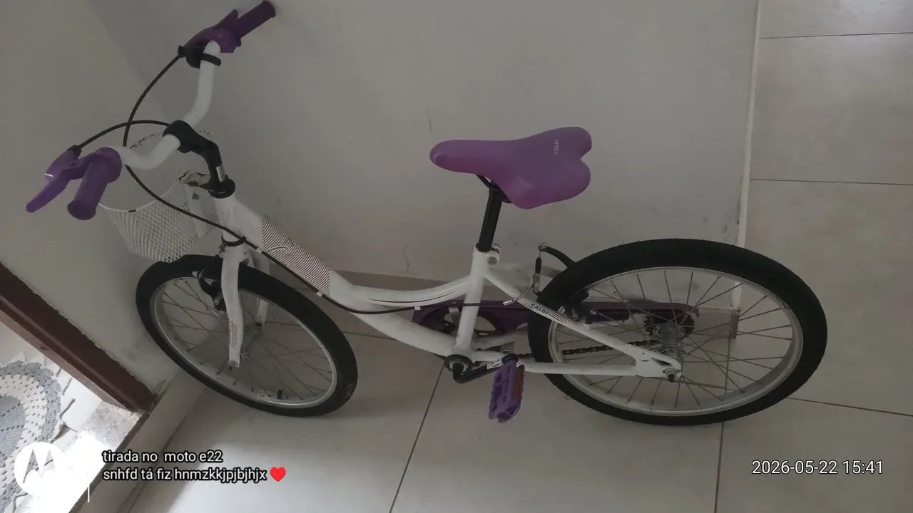 vendo uma bicicleta infantil aro20  - Foto 3
