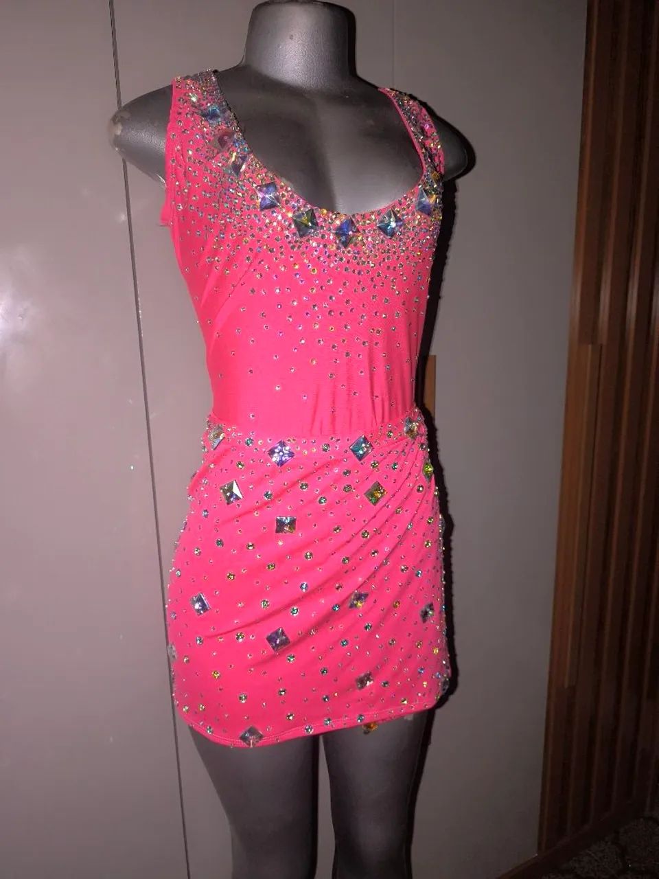 Conjunto de Body e Saia transpassada, Rosa com Pedrarias 