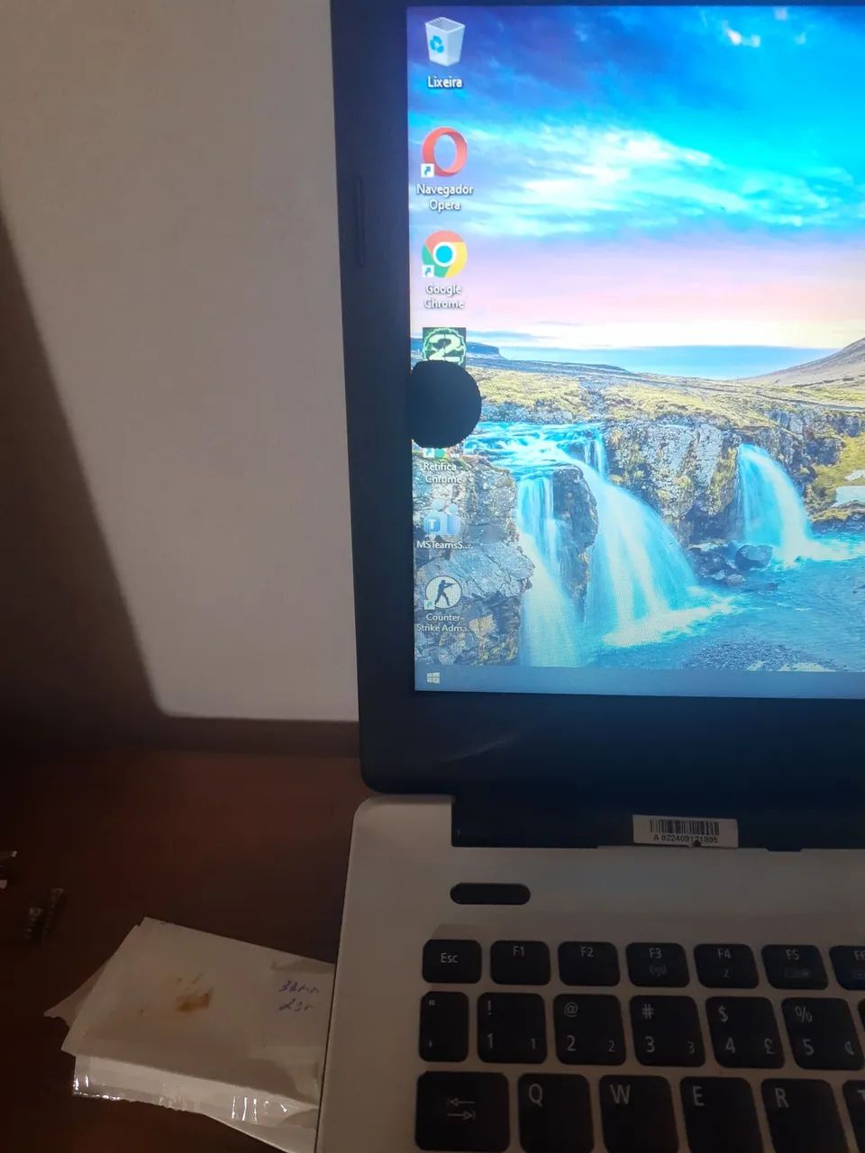 Notebook Acer aspire E5 471 mancha tela  - Foto 5