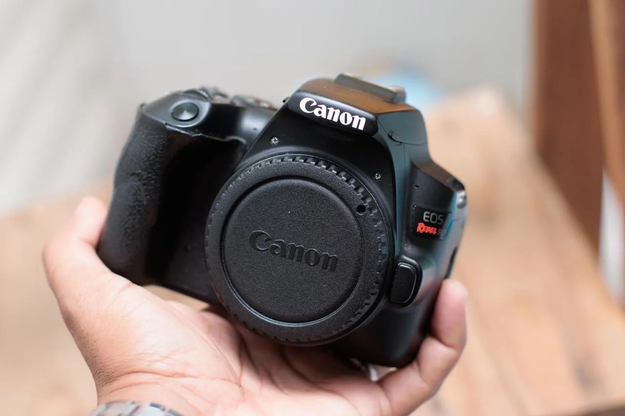 Canon Sl3 + 2 lentes  - Foto 3