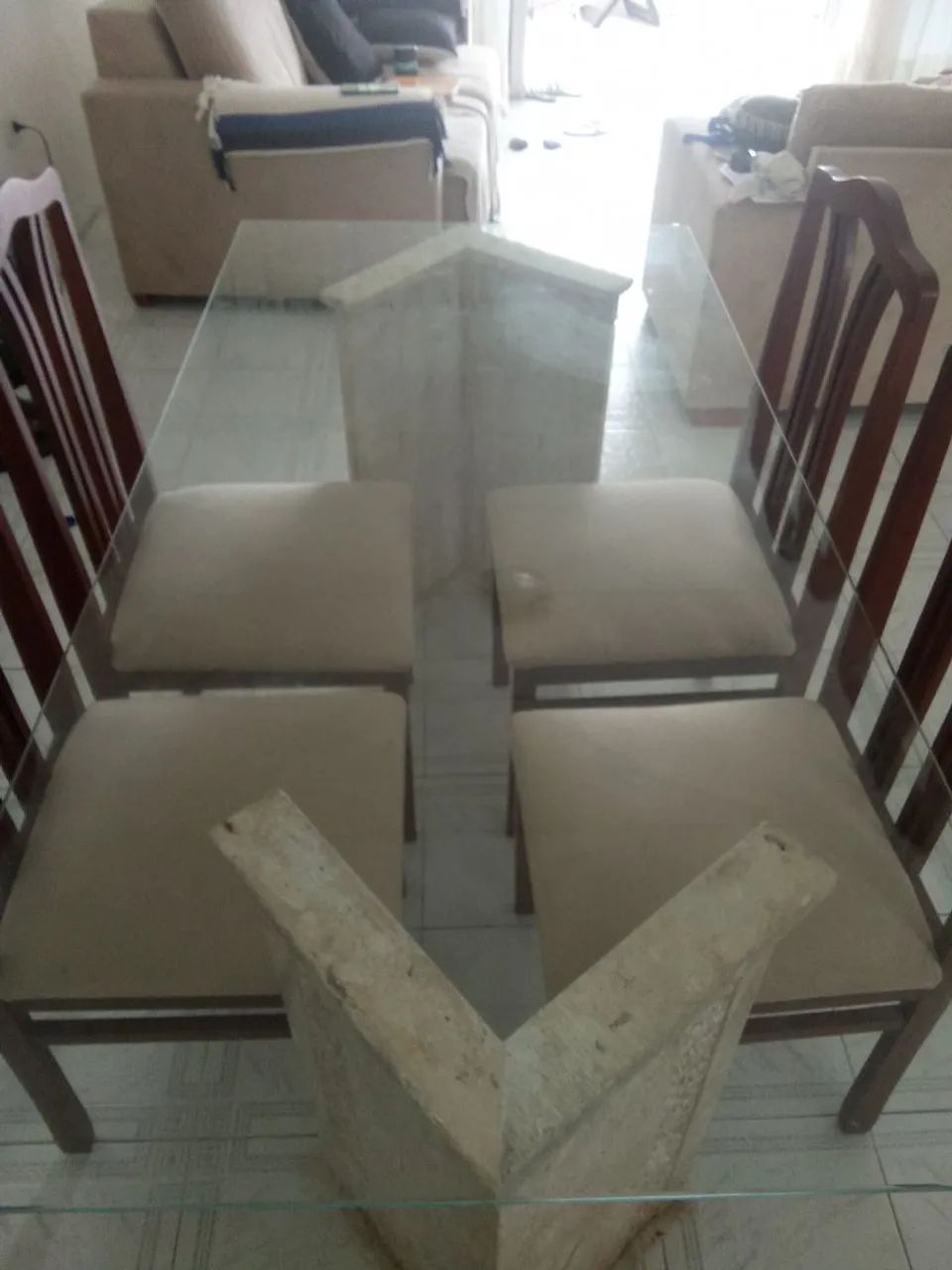 Mesa de vidro com 4 cadeiras