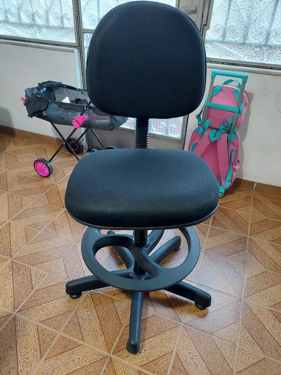 Vendo Cadeira de escritório NOVA