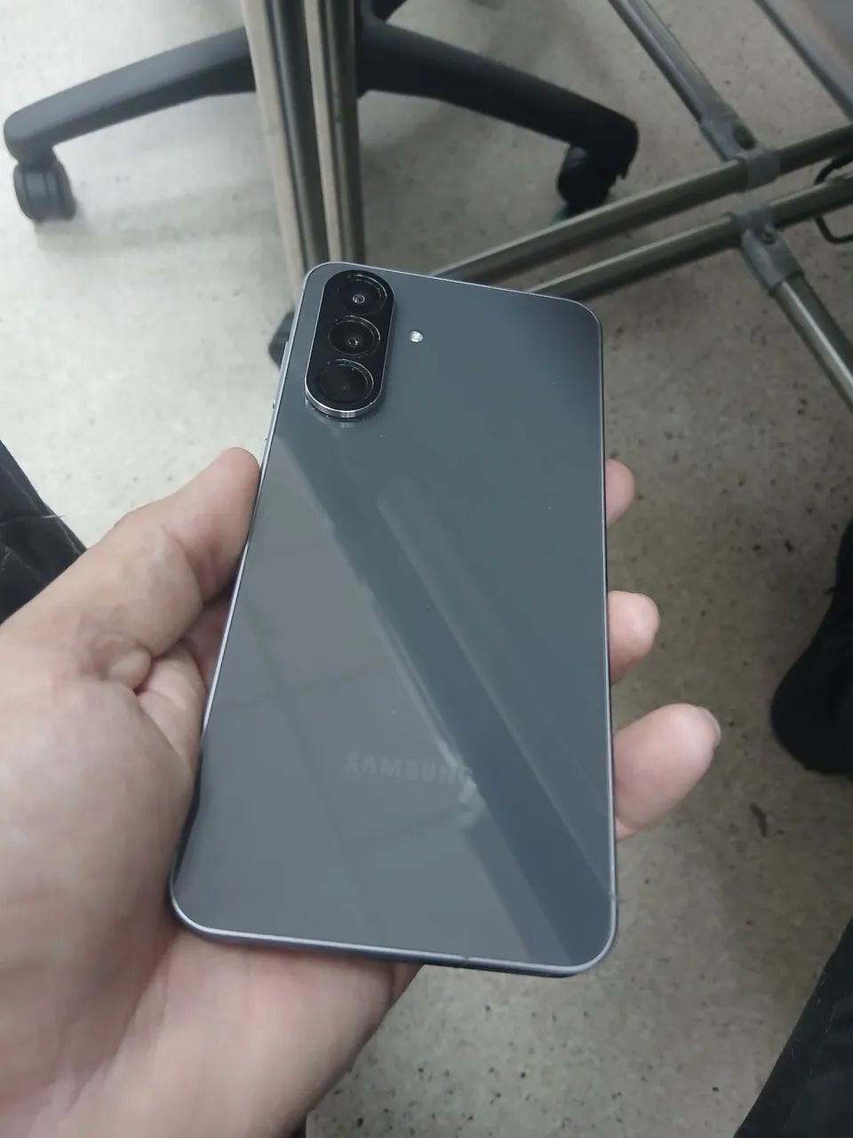 Samsung A56 128 8gb de ram  - Foto 3