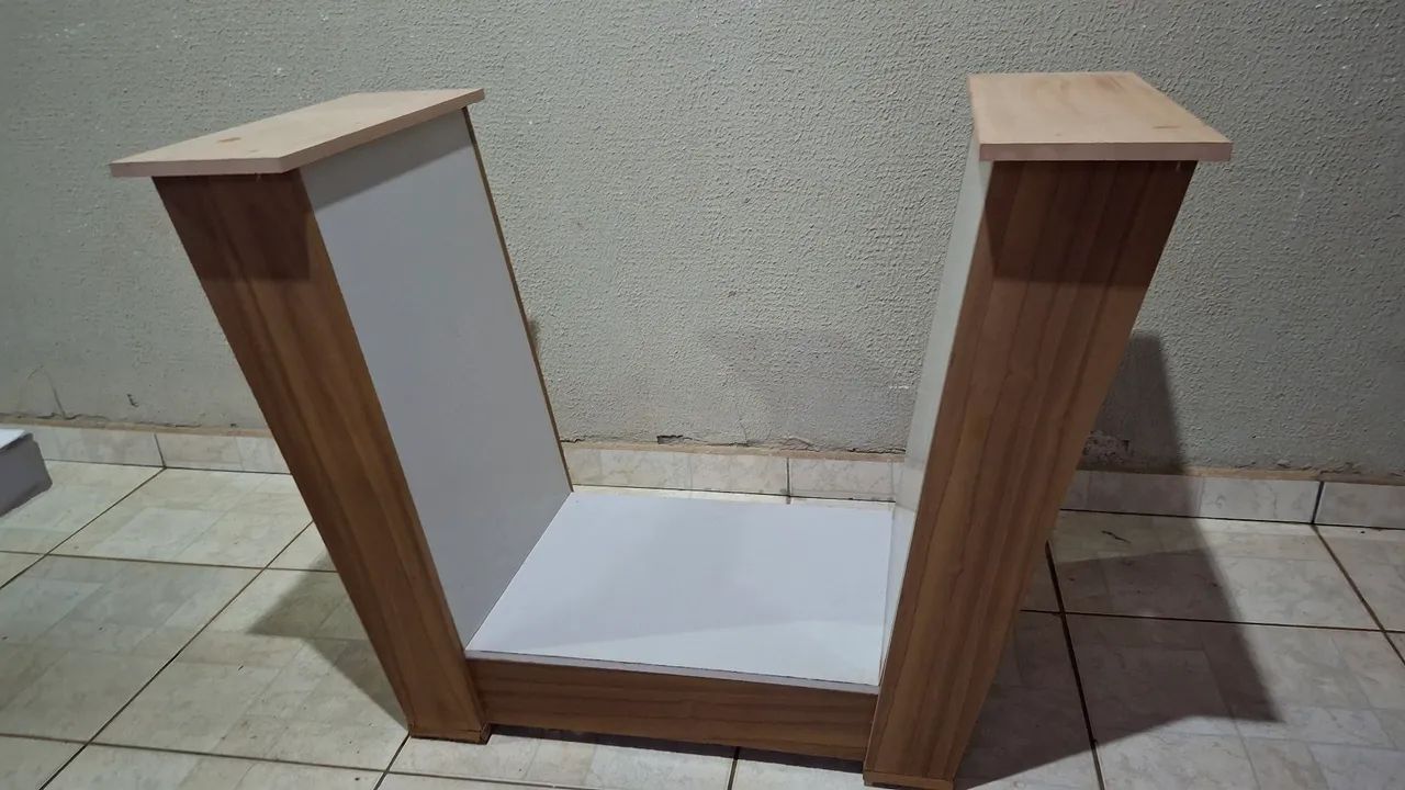 VENDO PÉ/SUPORTE DE MESA DE MDF EM EXCELENTE ESTADO  - Foto 2