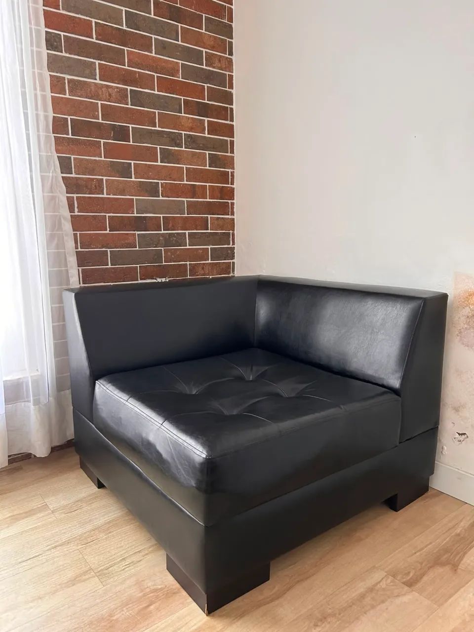 Sofá de Couro Preto 