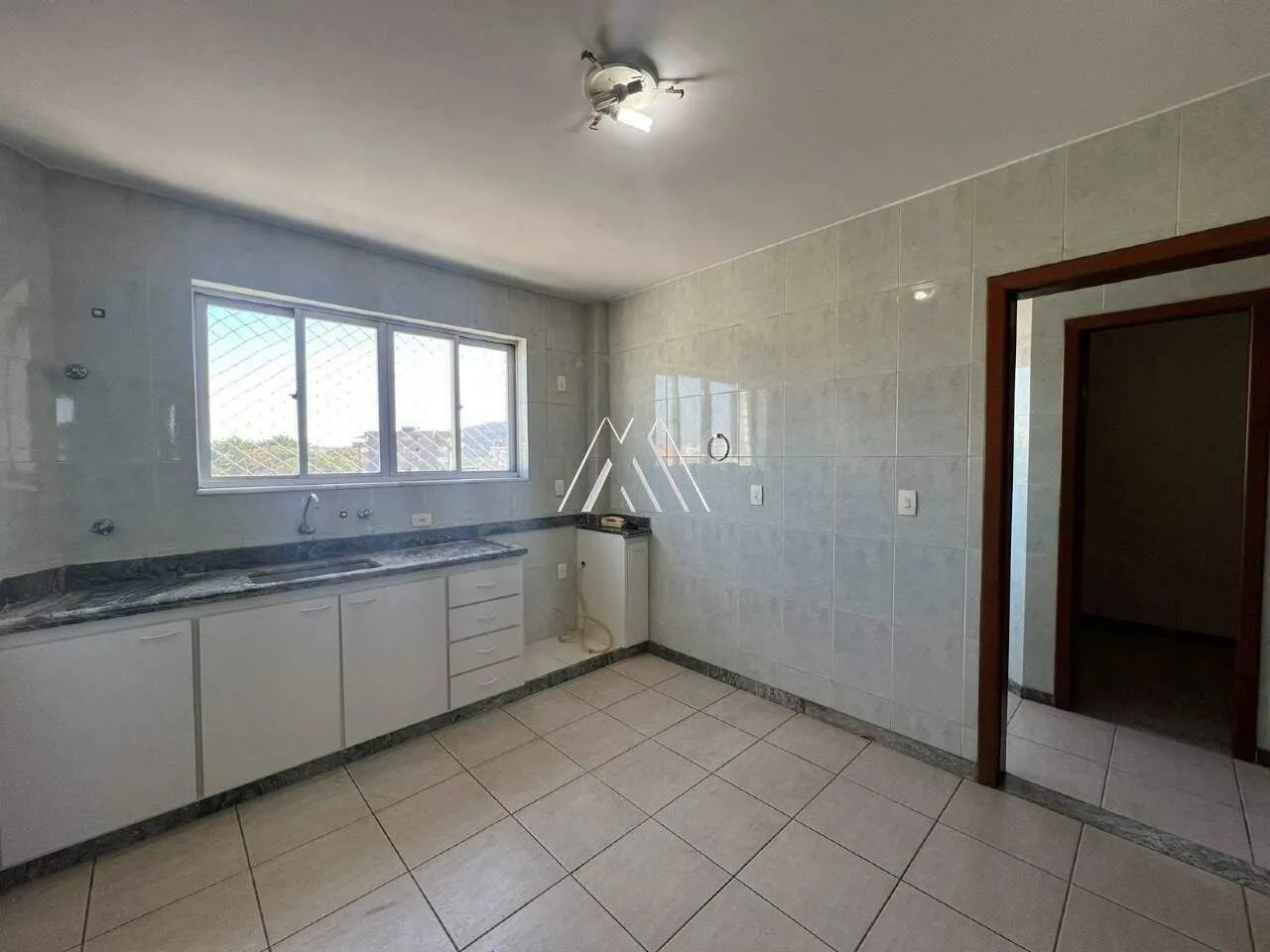 Alugo apartamento em Itaúna com excelente localização! - Foto 2