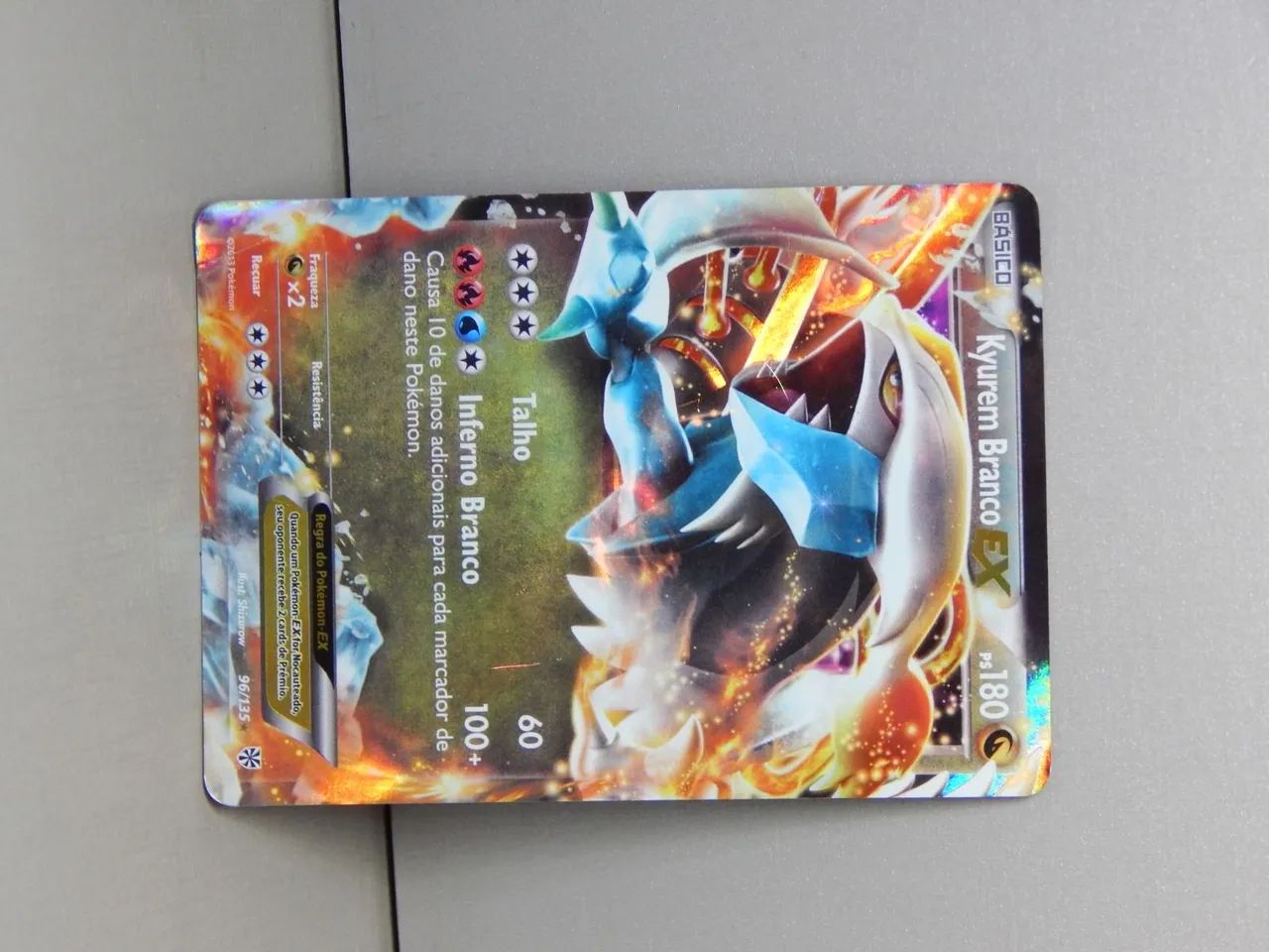 Carta Pokemon Kyurem Branco EX - Foto 2