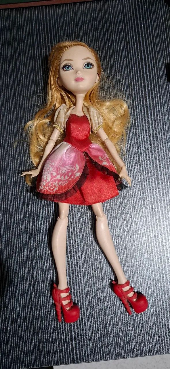 Boneca Apple White Original Mattel Ever After High Usada