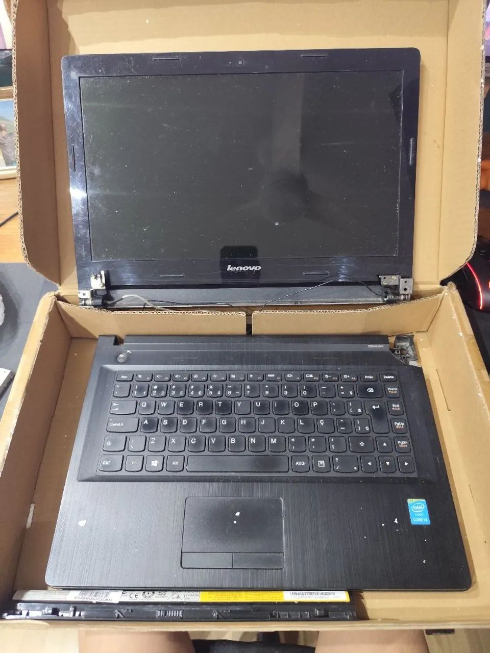 Lote de Peças / Carcaça Notebook Lenovo (Com Tela, Teclado e Cooler)