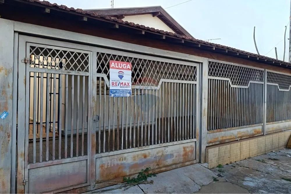 Casa reformada c/ 3 dorms e 2 vagas - Vila Irmãos
