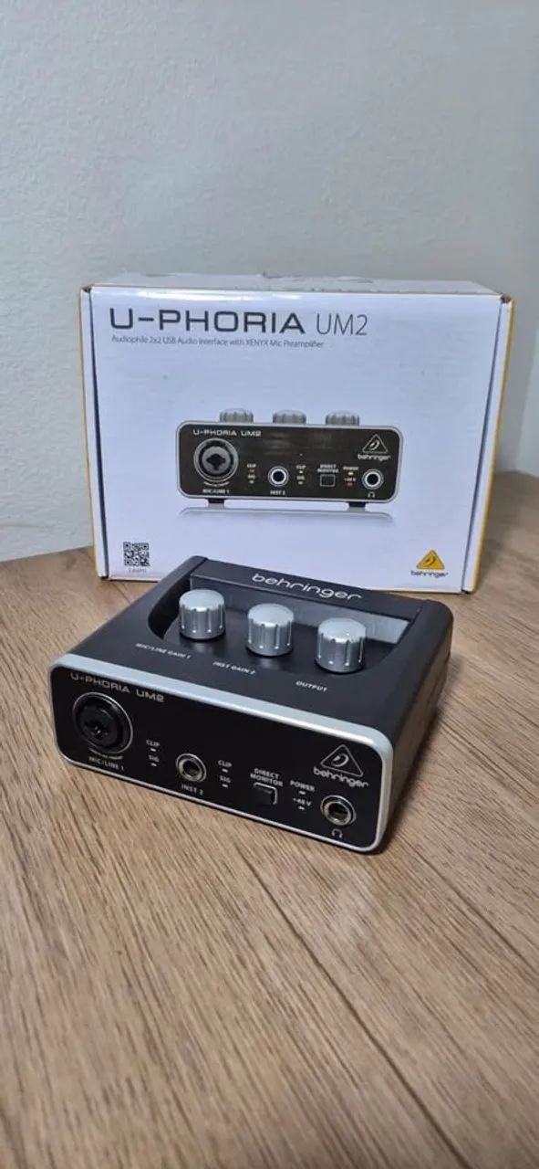 Interface de Áudio Behringer UM2